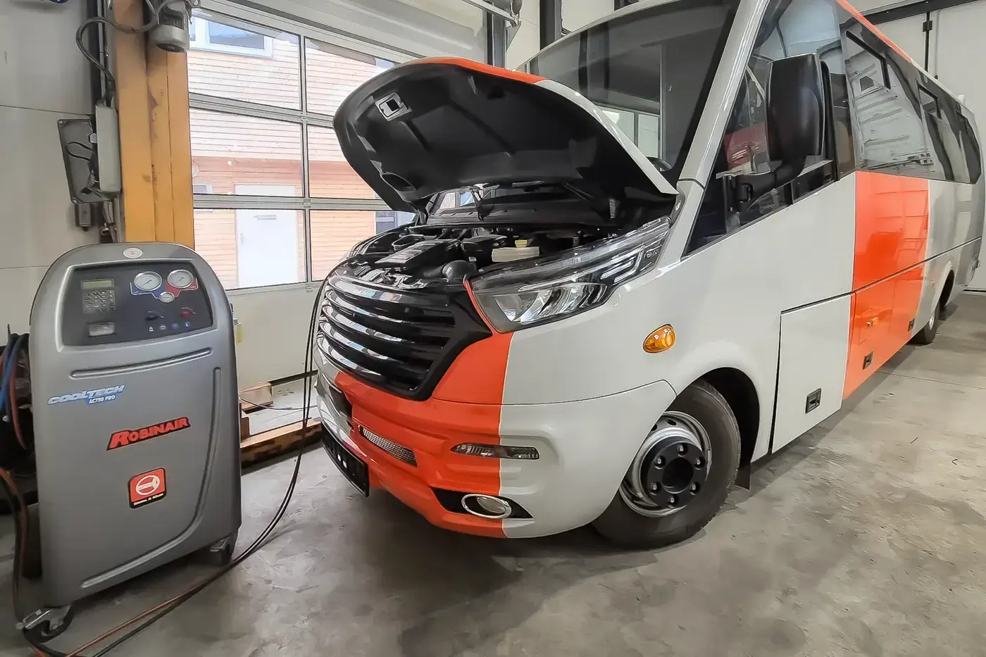 Pneuservis autobusů